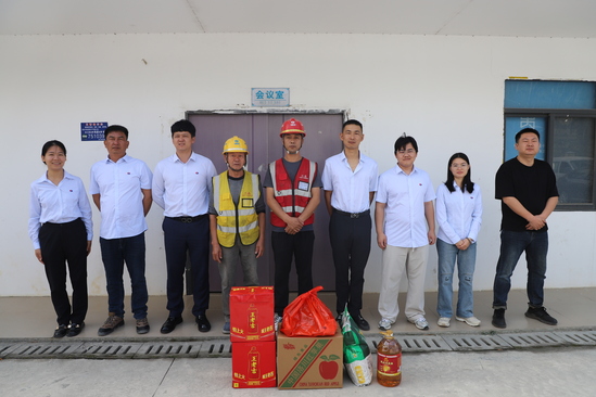 2026年2月15日 新春yy体育送关怀,环北B4标项目部yy体育春节留守员工 贺川师摄1.jpg