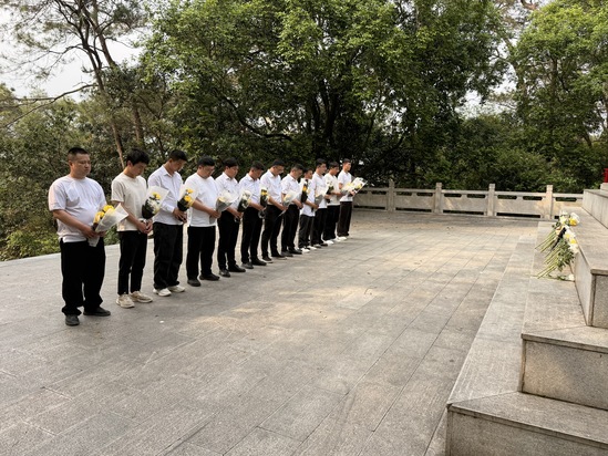 夜宗欣摄 (1).jpg