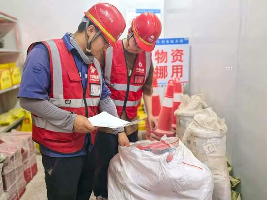 古贤项目青年进行防汛物资检查.jpg