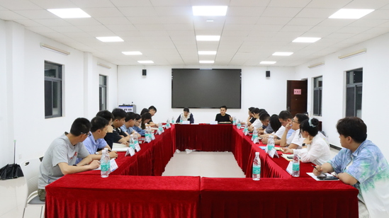 小组研讨(摄影:李文秀).JPG