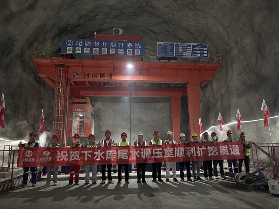 拍摄者——杨曹勋.jpg